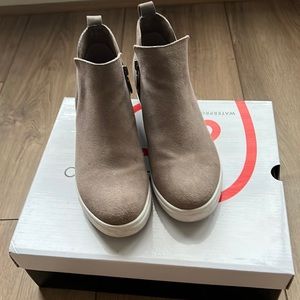 Blondo Shoes Georgette Waterproof Hidden Wedge Sneaker Mushroom suede size 7